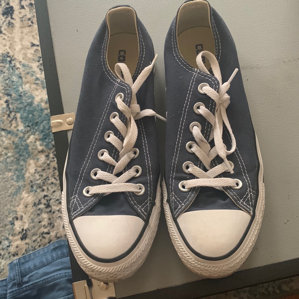 Converse low top women’s 8